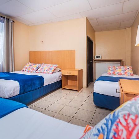 Hostal North Seymour Пуерто Айора Екстериор снимка