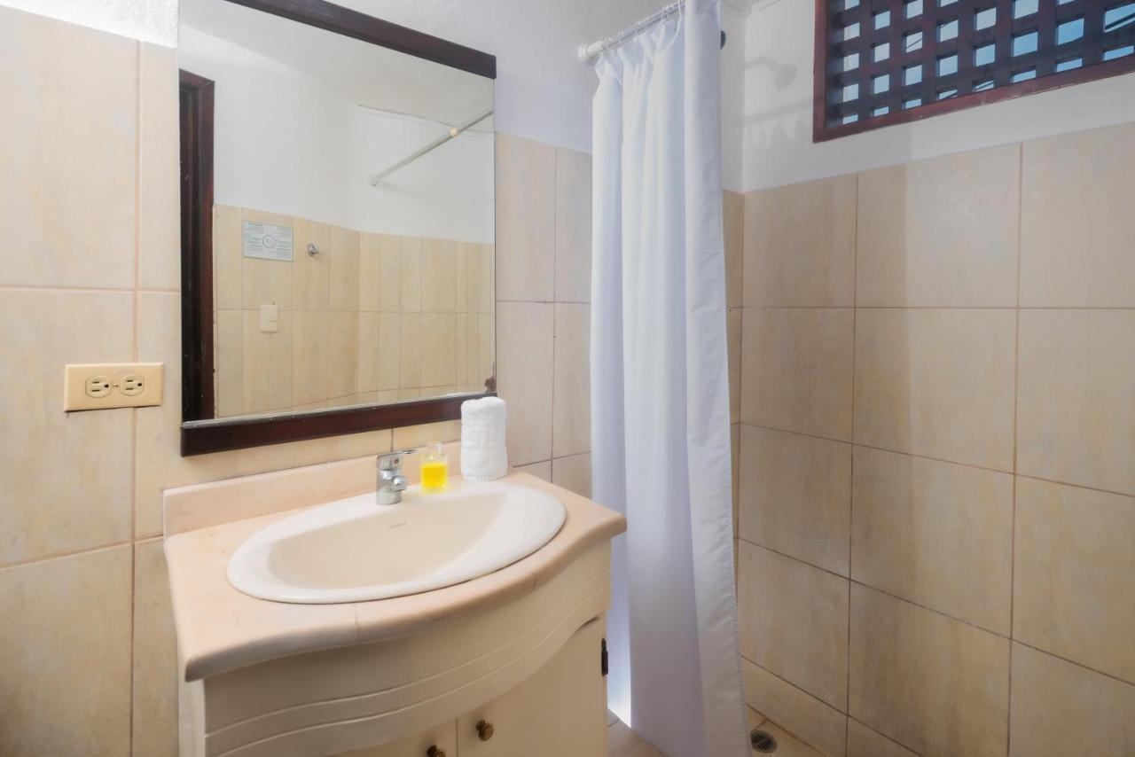 Hostal North Seymour Пуерто Айора Екстериор снимка