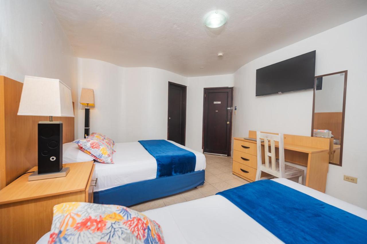 Hostal North Seymour Пуерто Айора Екстериор снимка