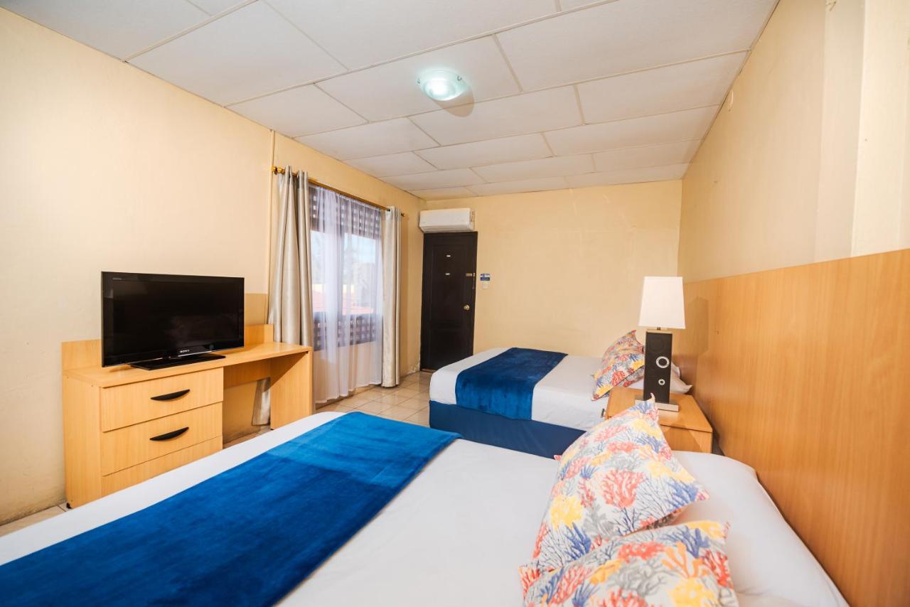 Hostal North Seymour Пуерто Айора Екстериор снимка