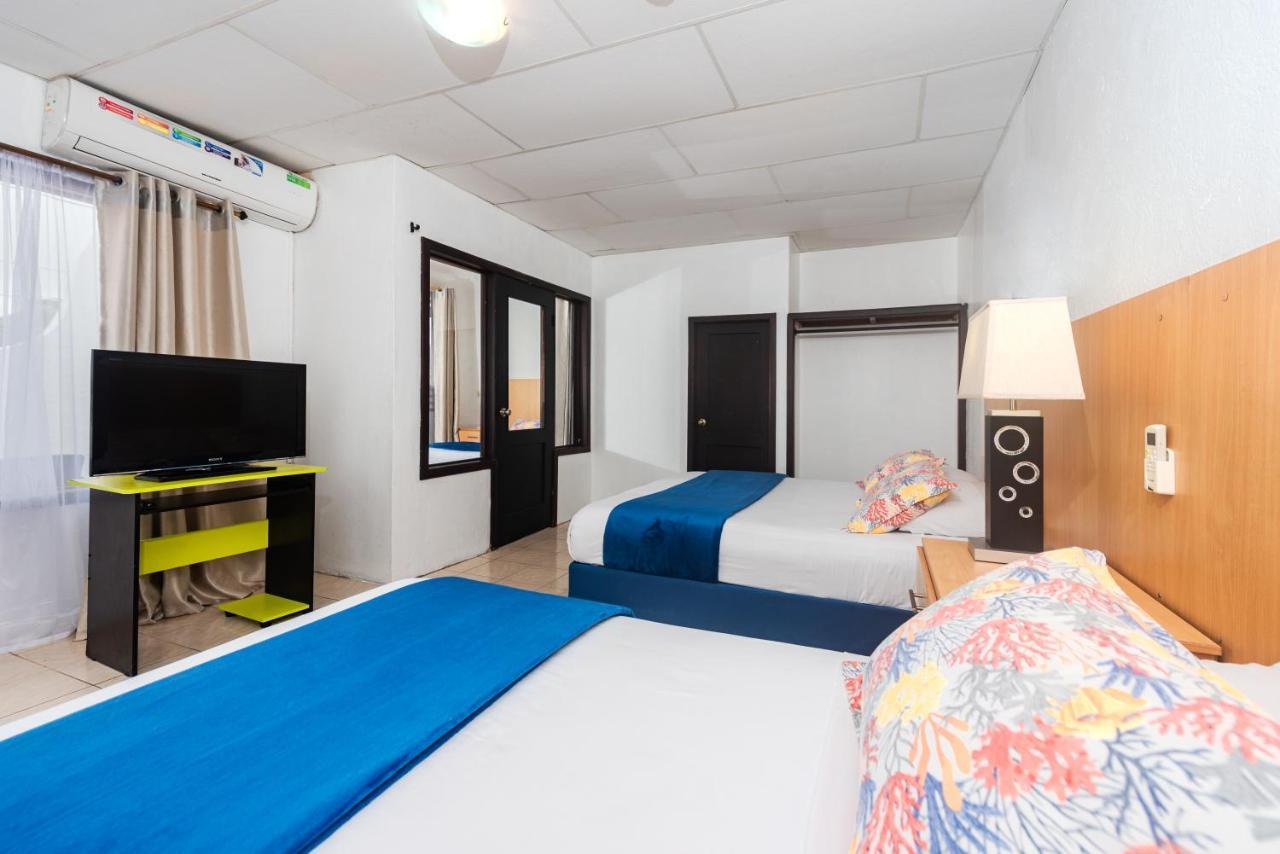 Hostal North Seymour Пуерто Айора Екстериор снимка