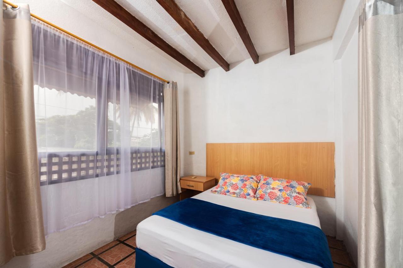 Hostal North Seymour Пуерто Айора Екстериор снимка
