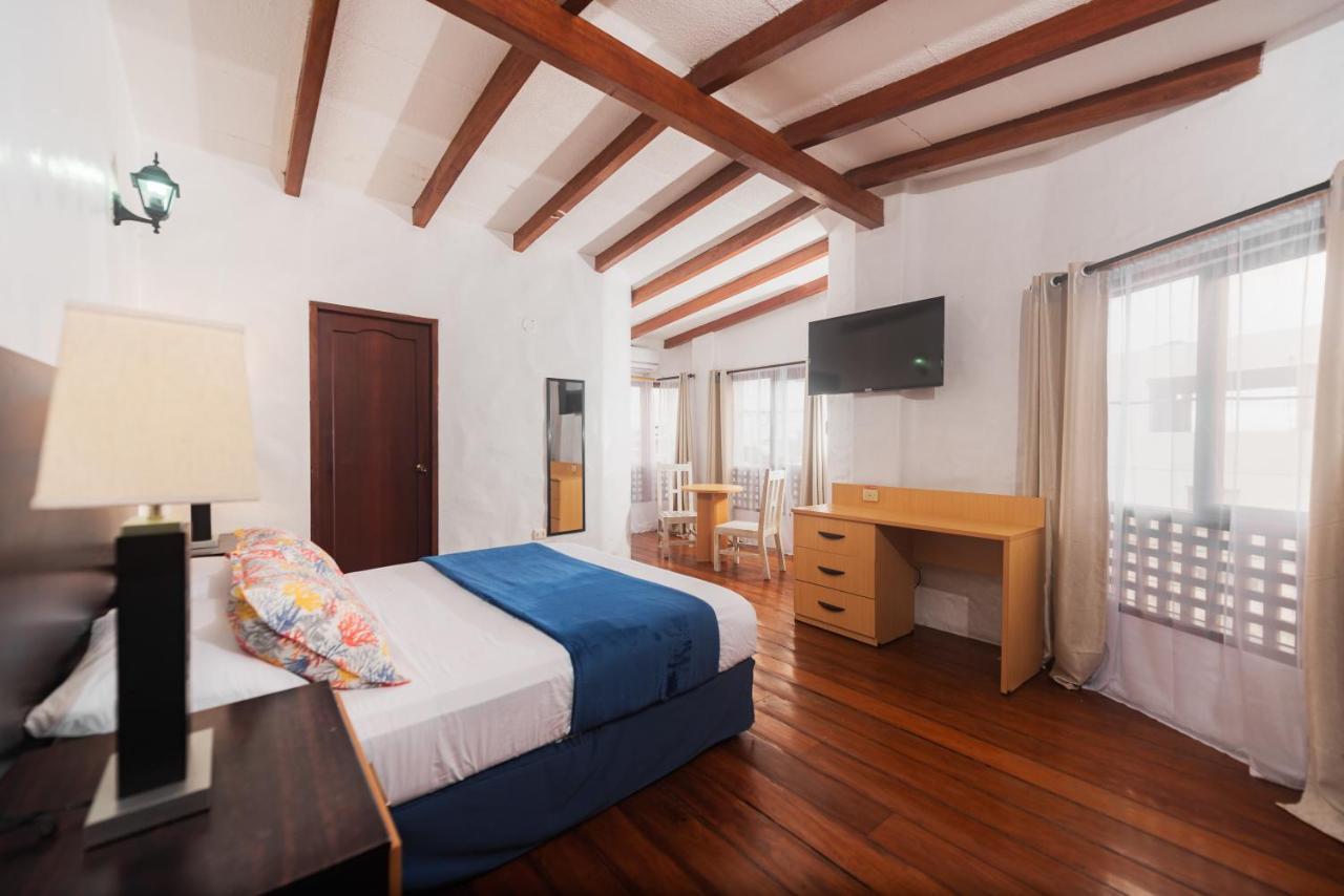 Hostal North Seymour Пуерто Айора Екстериор снимка