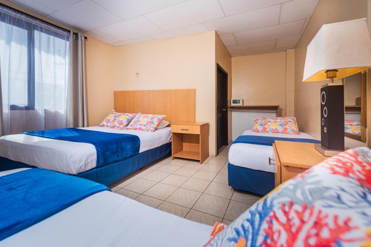 Hostal North Seymour Пуерто Айора Екстериор снимка