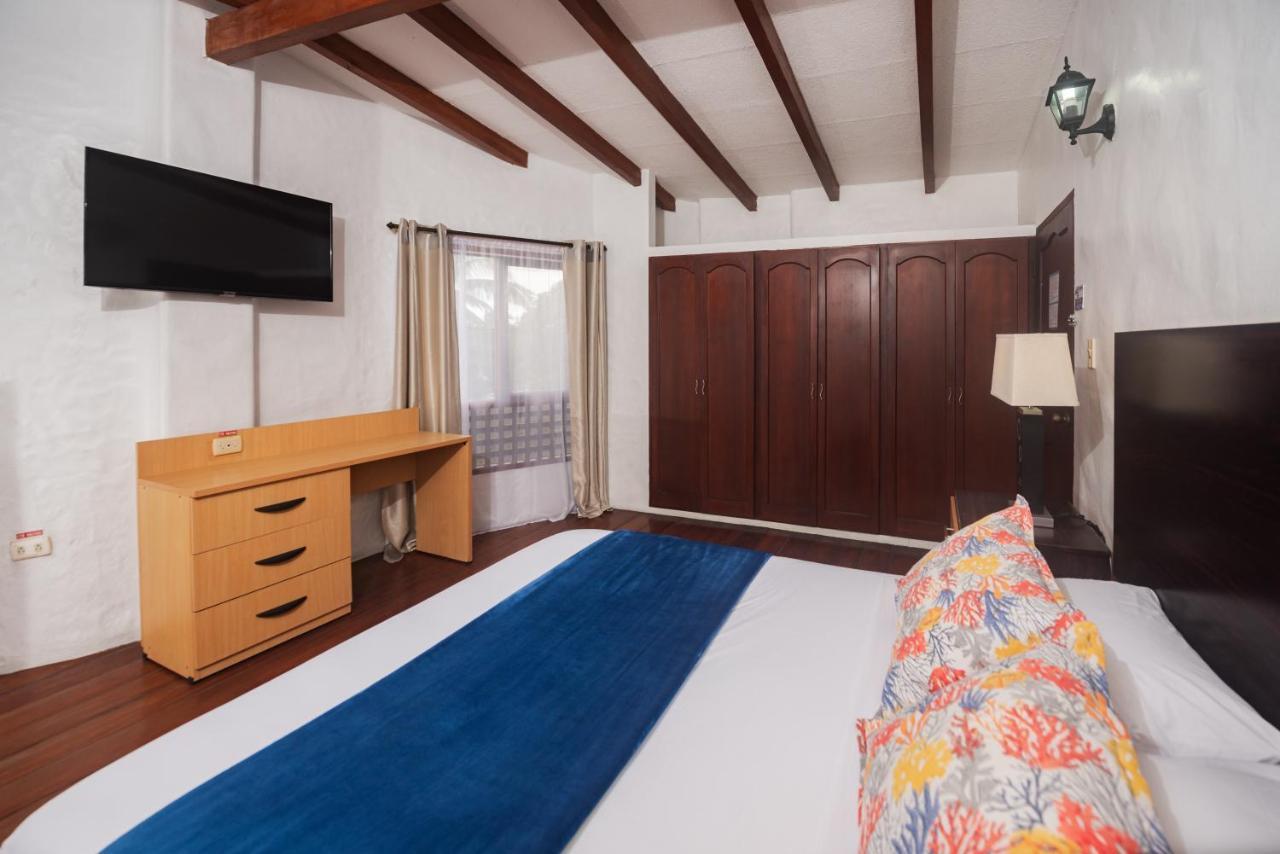 Hostal North Seymour Пуерто Айора Екстериор снимка