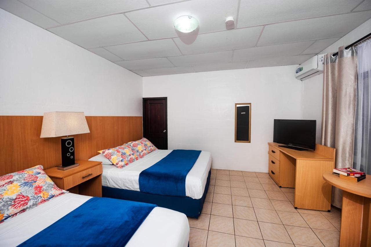Hostal North Seymour Пуерто Айора Екстериор снимка