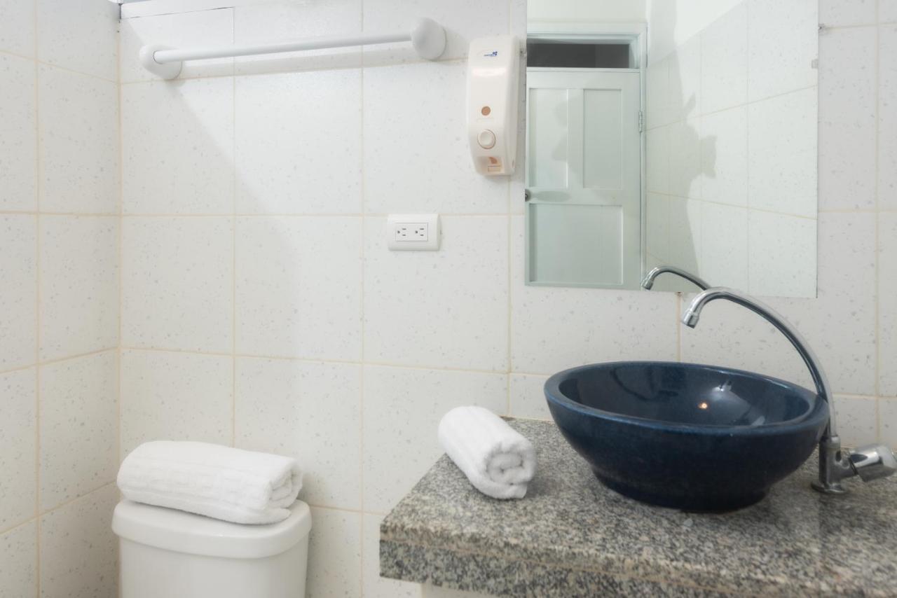 Hostal North Seymour Пуерто Айора Екстериор снимка