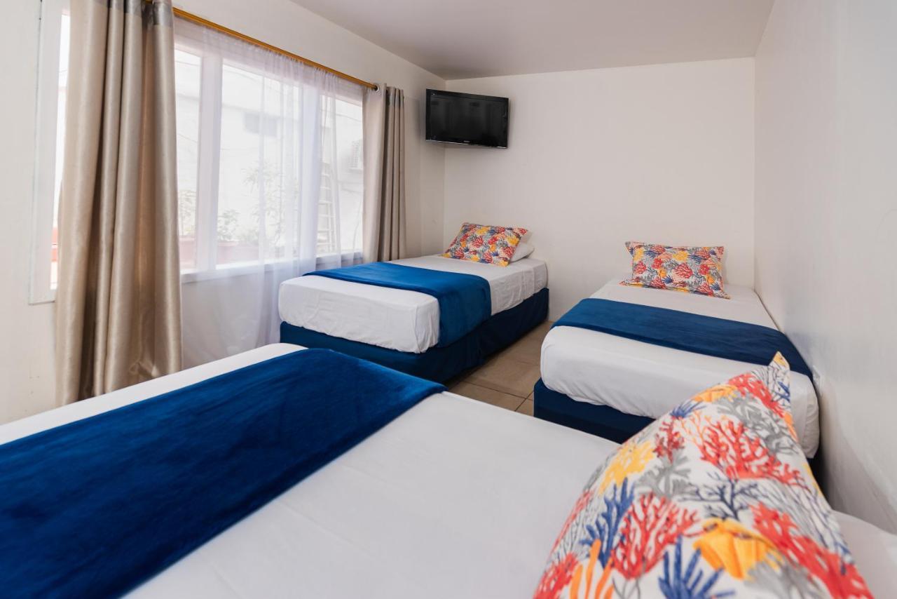 Hostal North Seymour Пуерто Айора Екстериор снимка