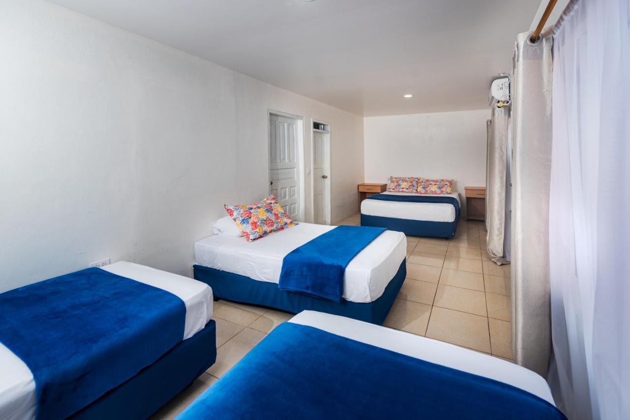 Hostal North Seymour Пуерто Айора Екстериор снимка