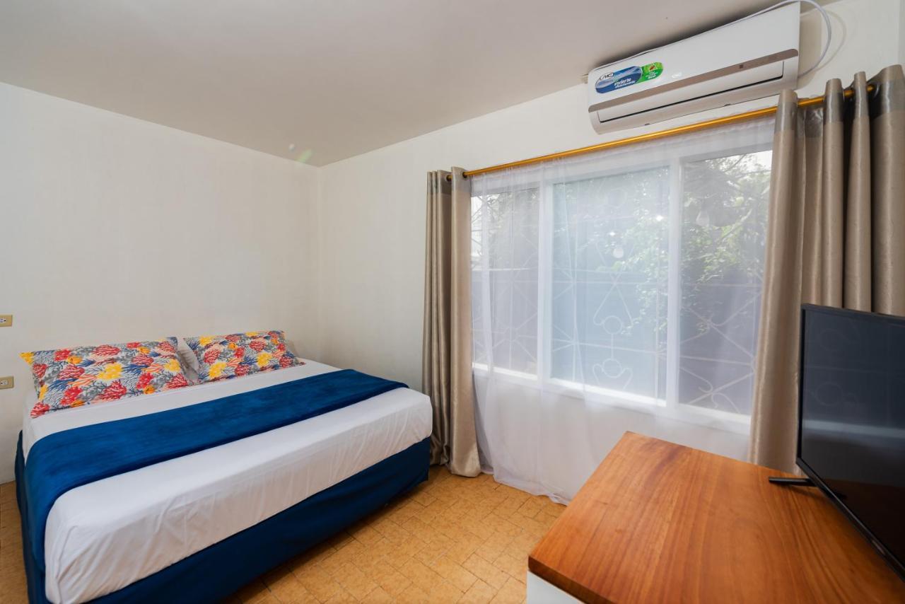 Hostal North Seymour Пуерто Айора Екстериор снимка