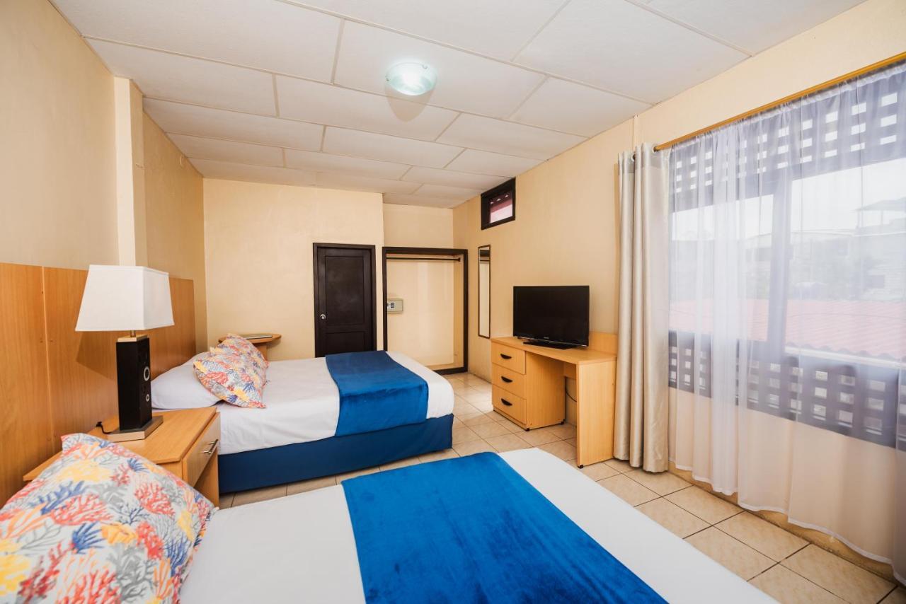 Hostal North Seymour Пуерто Айора Екстериор снимка