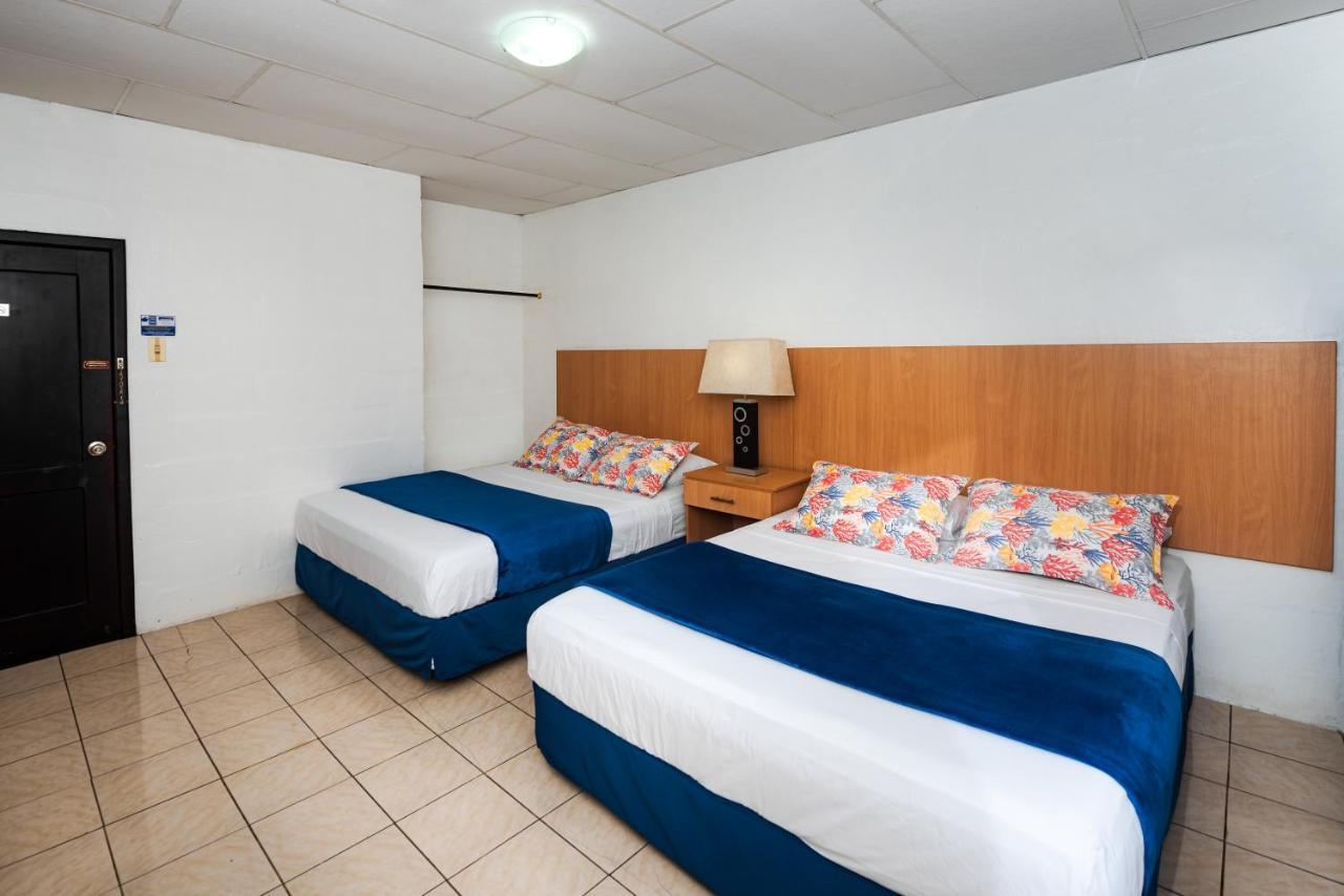 Hostal North Seymour Пуерто Айора Екстериор снимка