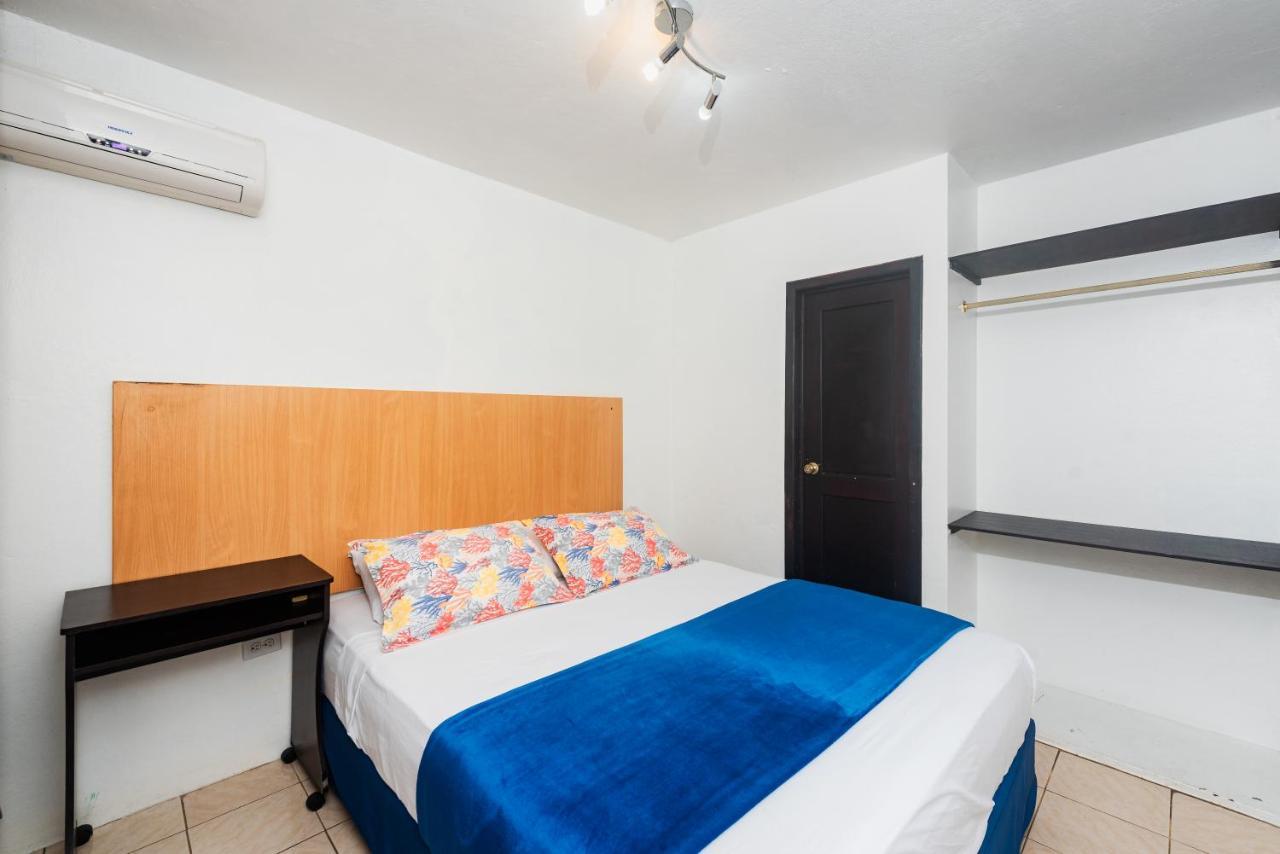 Hostal North Seymour Пуерто Айора Екстериор снимка