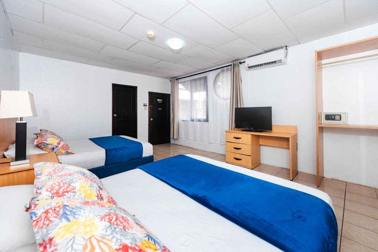 Hostal North Seymour Пуерто Айора Екстериор снимка